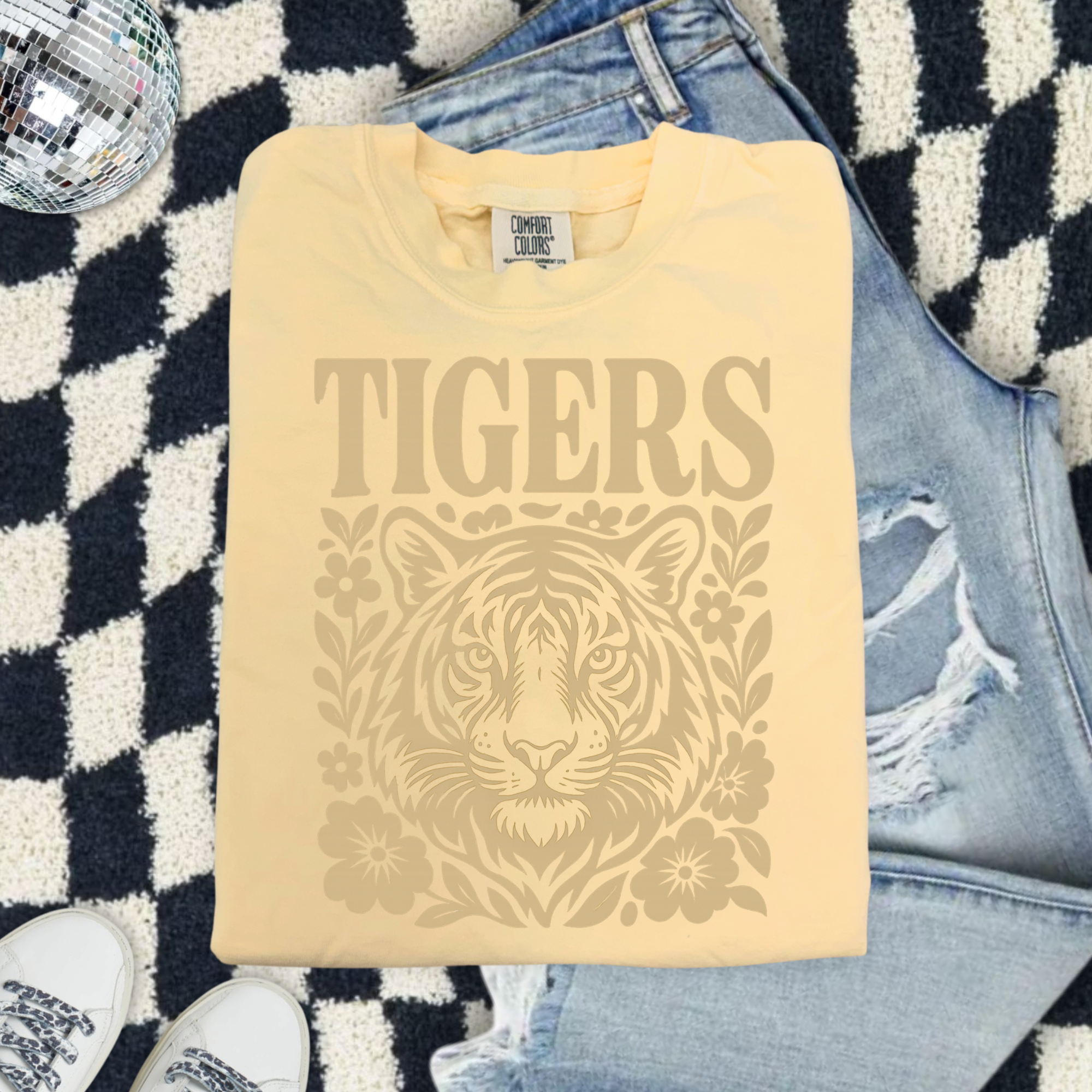 Tigers Graphic Comfort Colors T‑Shirt — Vintage Floral Tiger Illustration