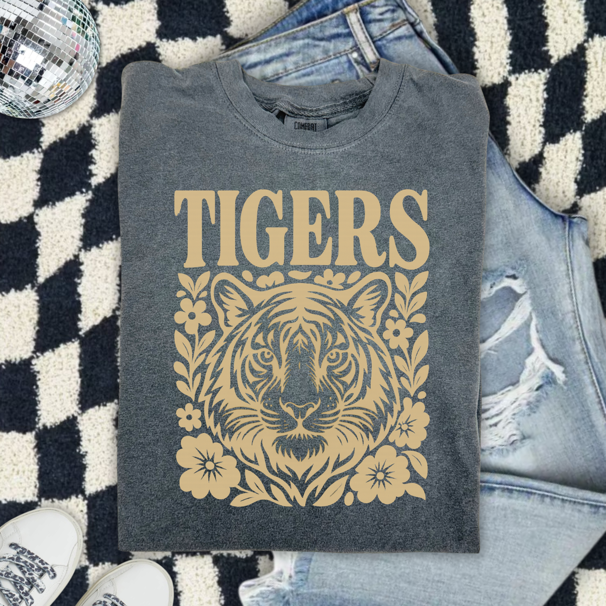 Tigers Graphic Comfort Colors T‑Shirt — Vintage Floral Tiger Illustration